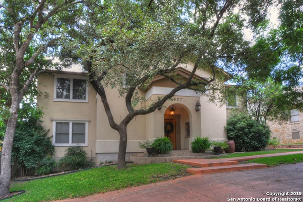 Primary Photo - Magnificent 6-Bedroom, 5-Full Bath in Terr...