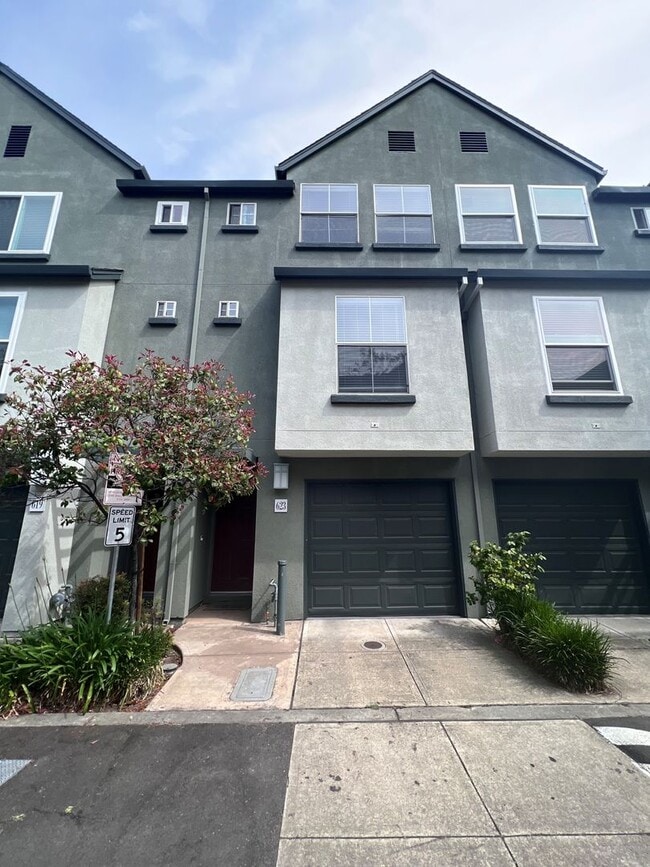 623 Atherton Pl