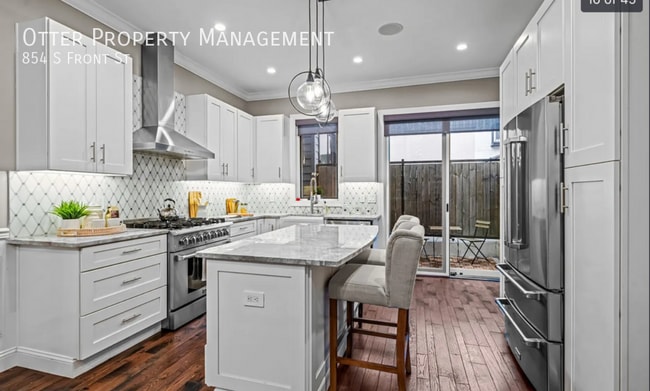 Photo - 854 S Front St House