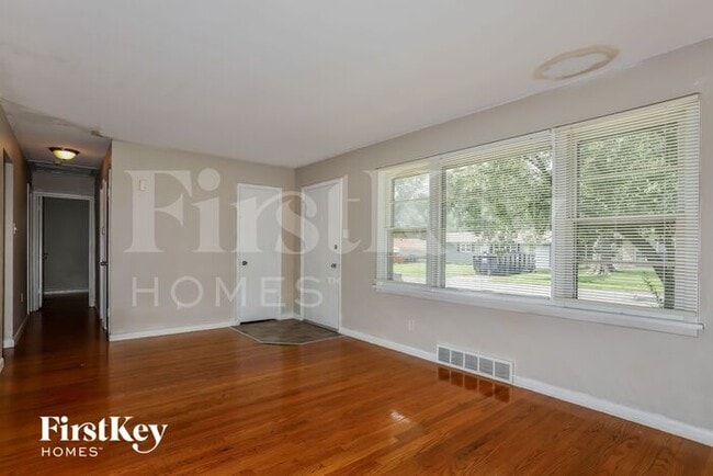 Building Photo - 1355 Del Rey Dr