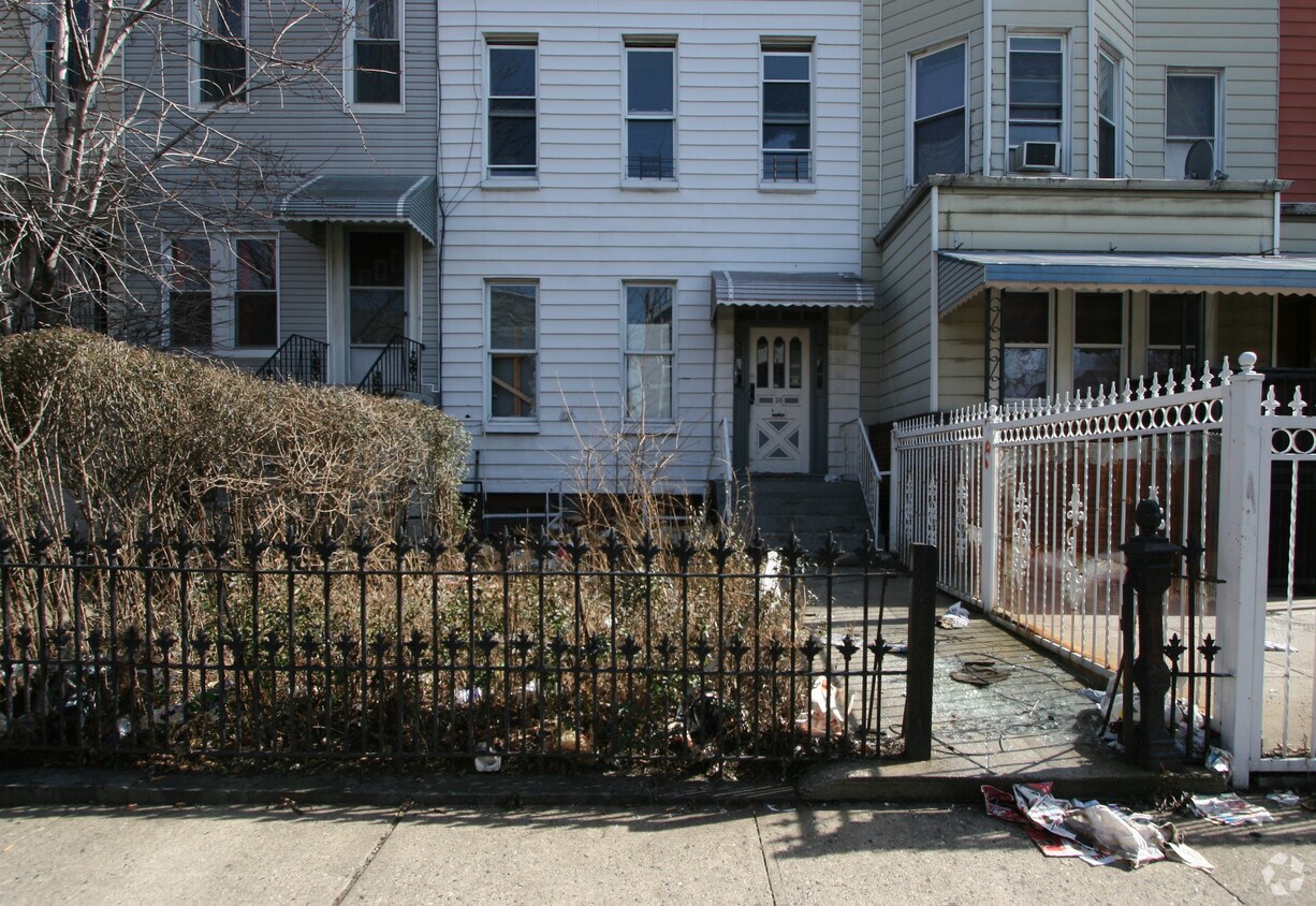 Foto del edificio - 30 Woodbine St