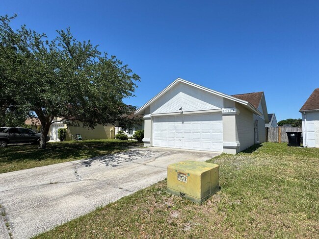 Foto del edificio - Beautiful 3 BEDROOM 2 BATHROOM home in Orl...