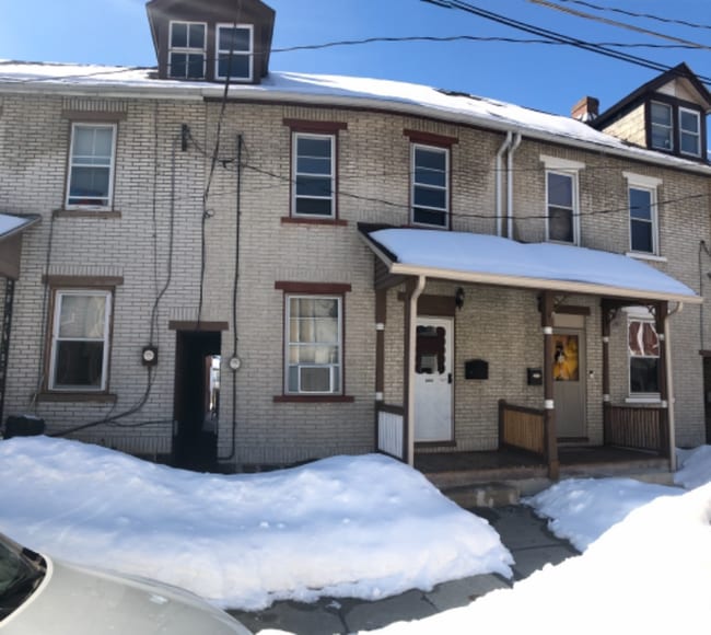 Building Photo - 742 Genesee St