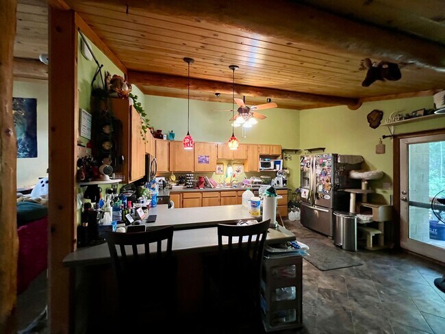 Foto del edificio - Charming 3-Bedroom Home on 5.84 Acres – Pe...