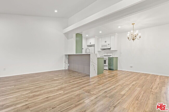 Foto del edificio - 5500 Lindley Ave