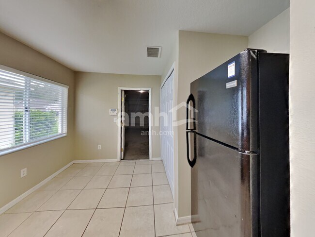 Foto del edificio - 30852 Midtown Ct