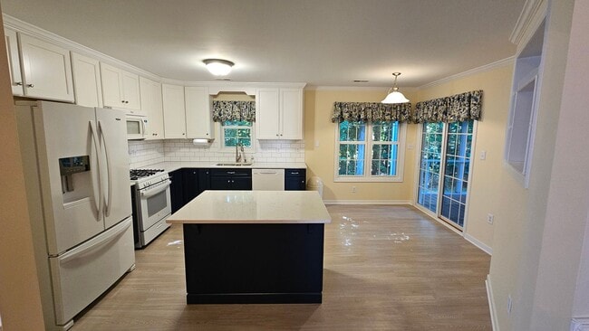 Building Photo - 8849 Emerald Dunes Cir