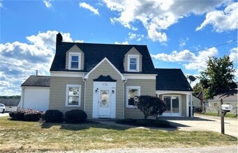 Building Photo - 120 El Villa Way