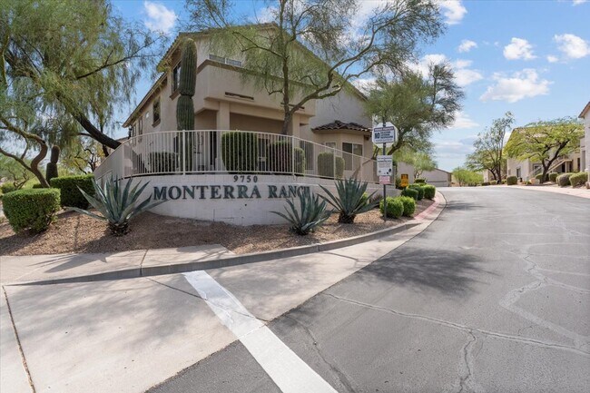 Foto del edificio - 9750 N Monterey Dr