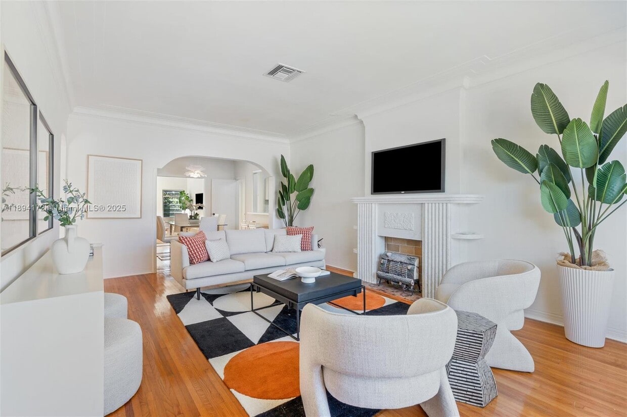 Foto principal - 9164 Carlyle Ave