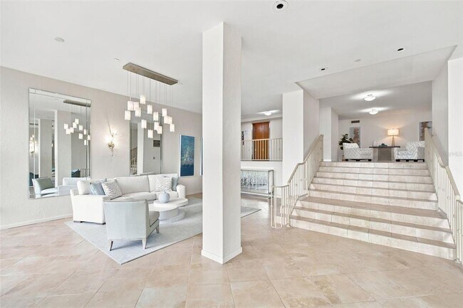 Building Photo - 707 S Gulfstream Ave