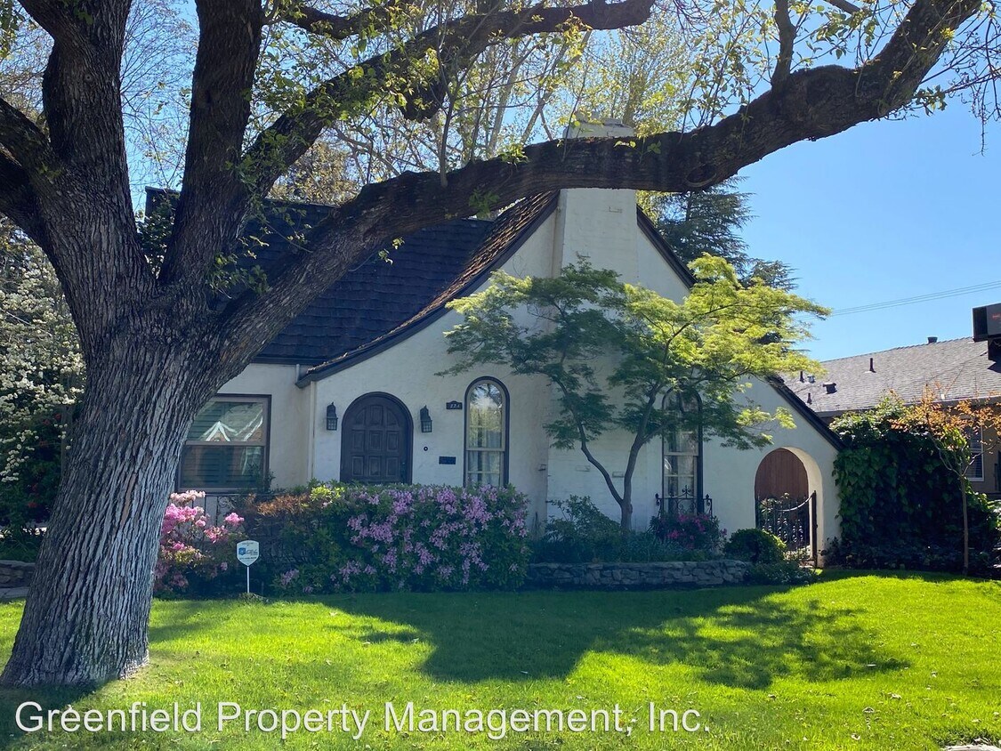 Primary Photo - 3 br, 2 bath House - 224 S. Avena Ave.