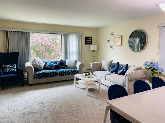 Foto del edificio - 6217 W Huntington St