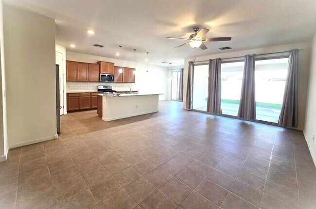 Foto del edificio - Stunning 3 bedroom with a flex room 2 baths