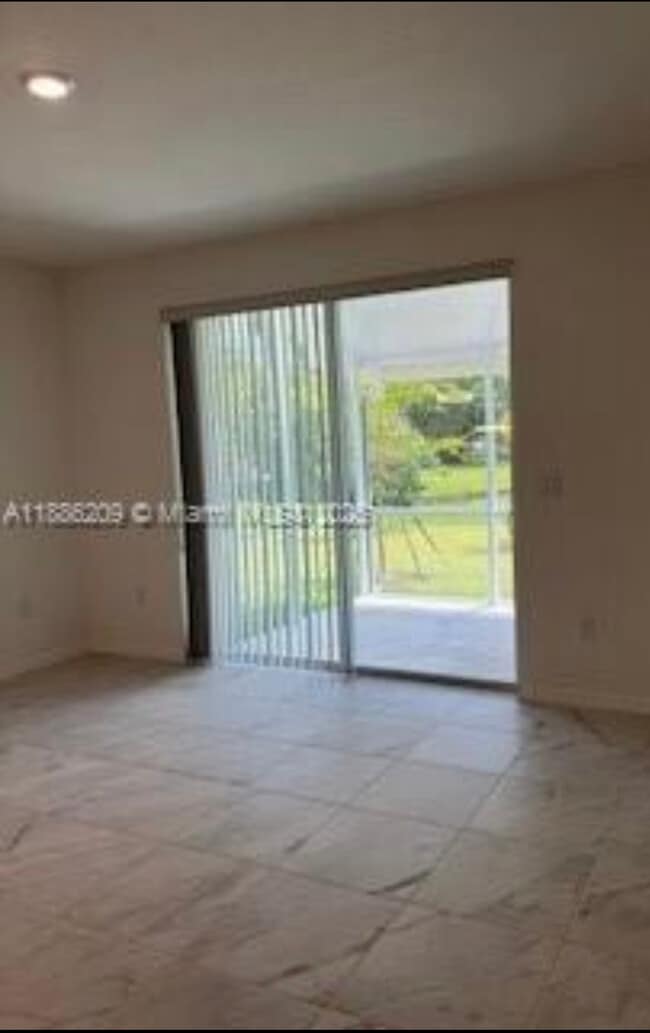 Building Photo - 6270 SW 47th Ct