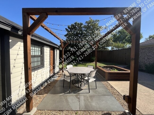 Building Photo - 645 Thompson Dr
