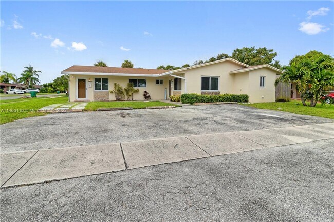 Building Photo - 1201 NW 10th St