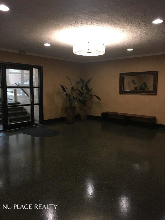Foto del edificio - 10212 65th Ave