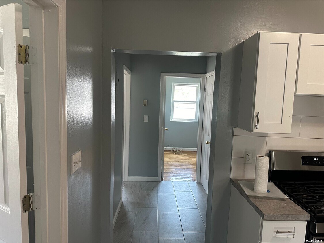 Building Photo - 255-10-255148 148th Ave