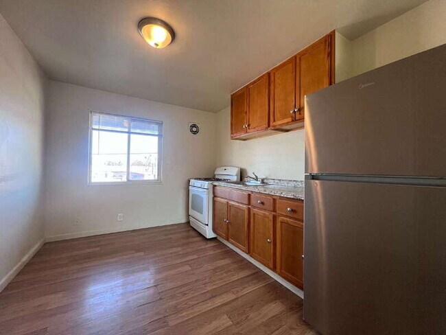 Building Photo - 3720 Astoria St