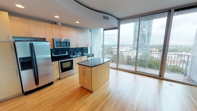 Foto principal - Stunning Center City High Rise Condo on th...