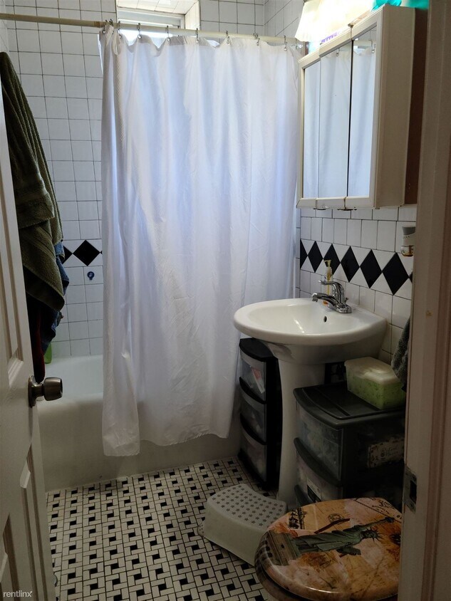 Foto del edificio - 1 br, 1 bath Apartment - 60 Blvd East