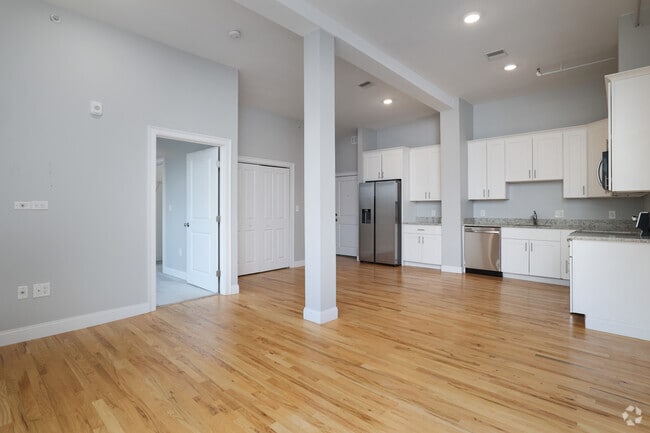 1BR, 1BA - 1,100SF - Living Room - 20 Locust St
