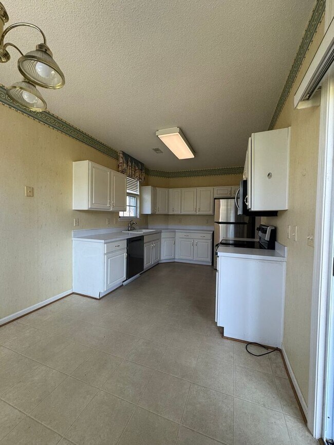 Building Photo - 125 Shoal Creek