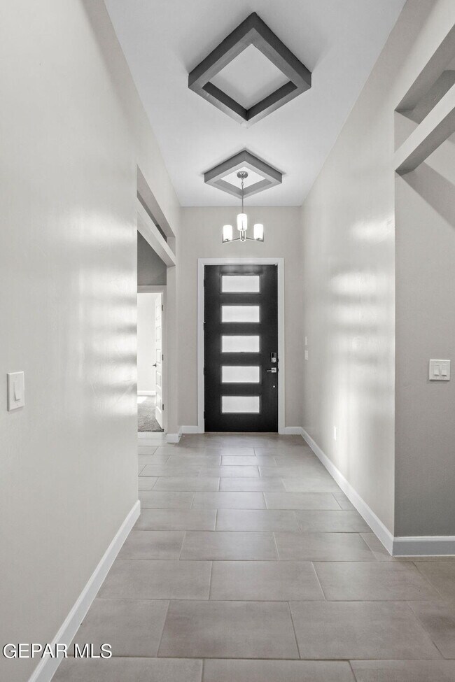 Building Photo - 12300 Desert Heights Ct