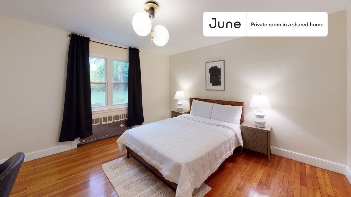 Primary Photo - Private bedroom in 3 bed/1.5 bath Home