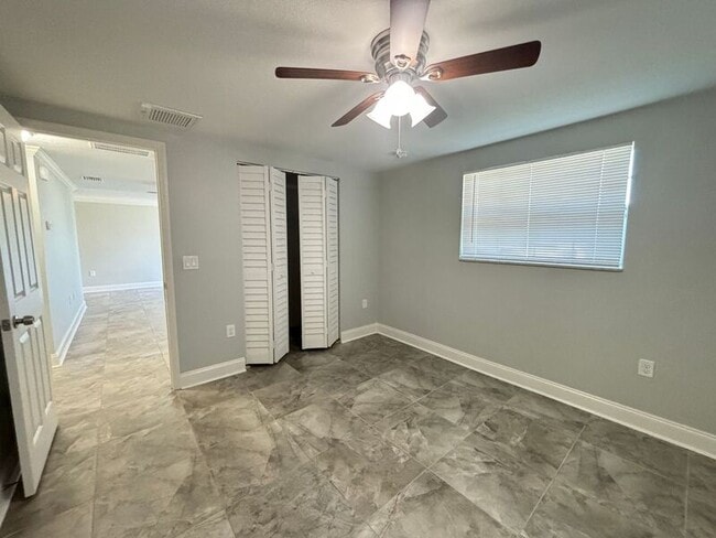 Building Photo - 3237 Jackson Dr