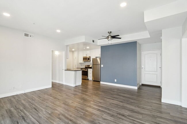 Interior Photo - 7057 Lanewood Ave