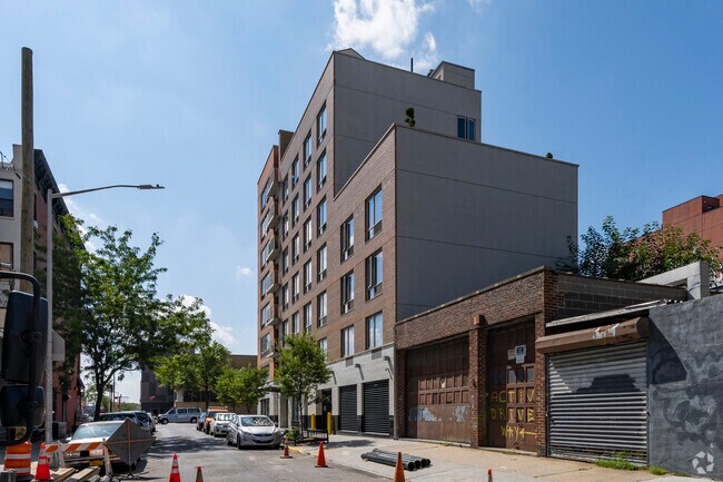Foto del edificio - 885 Grand St