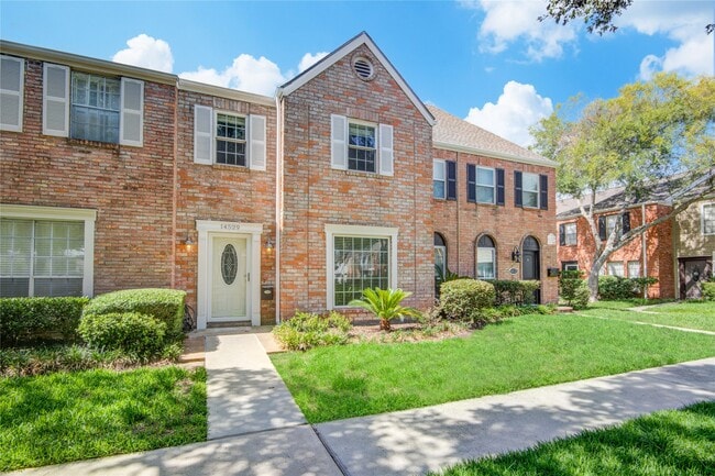 Foto del edificio - 14529 Misty Meadow Ln