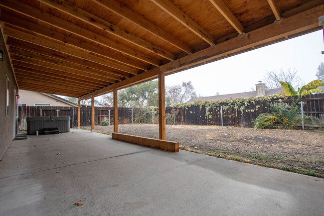 Building Photo - 1374 Ranch House St