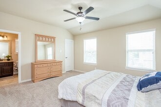 Building Photo - 7339 Chatham Green Dr