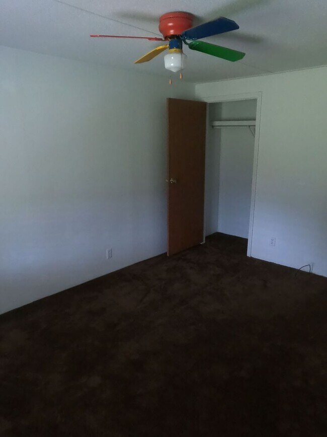 Building Photo - Private 3 Bedroom 2 Bath on 2.4 AC in Sain...