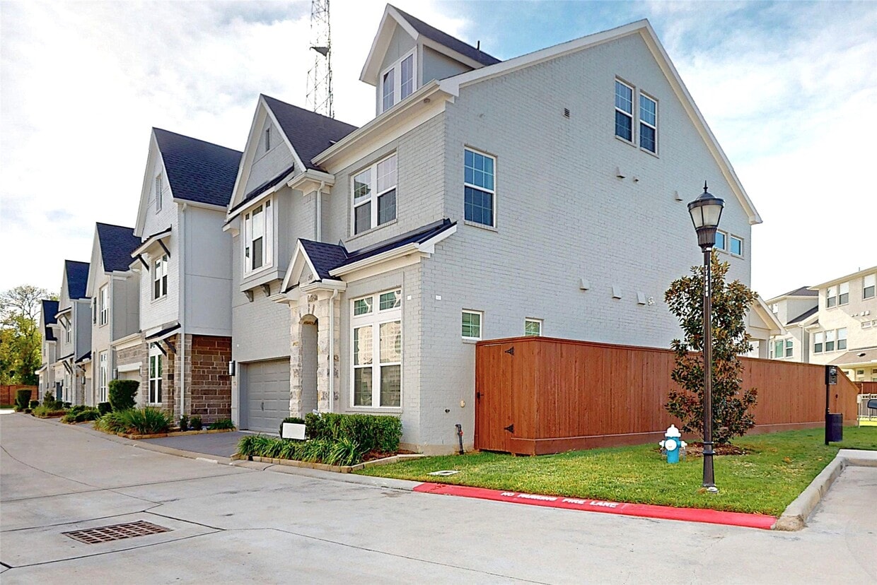 Foto principal - 3113 Somerset Levens Ln