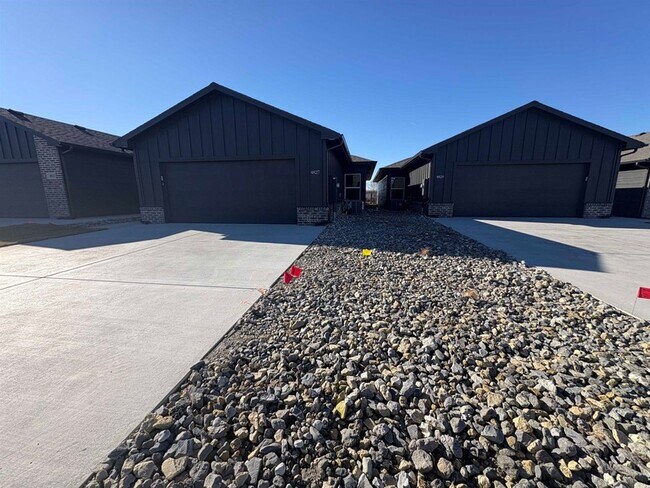 Foto del edificio - 4827 N Vassar Ave