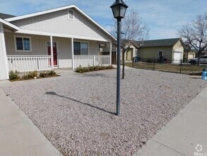 Building Photo - 817 Woodhaven Dr