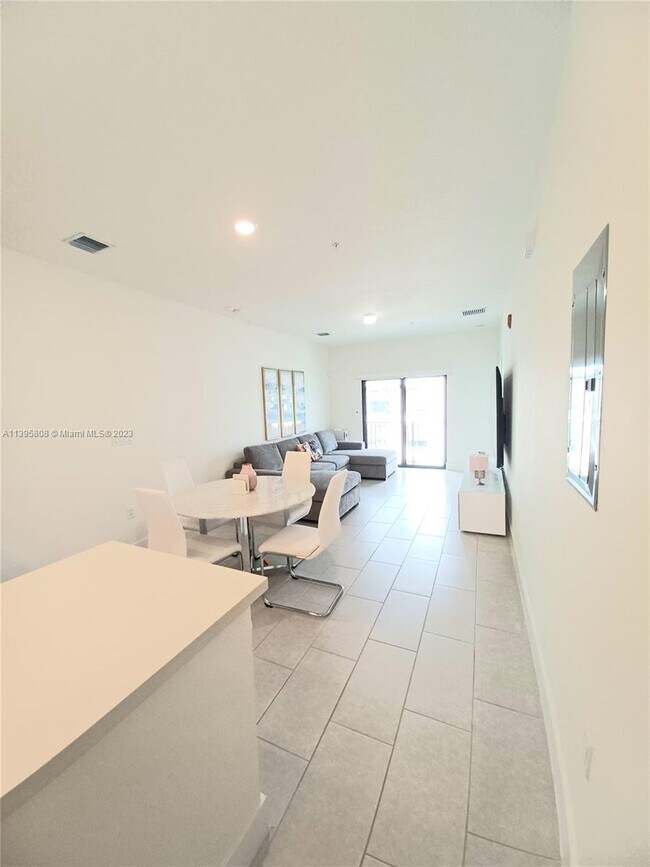 Foto del edificio - 8167 NW 41st St