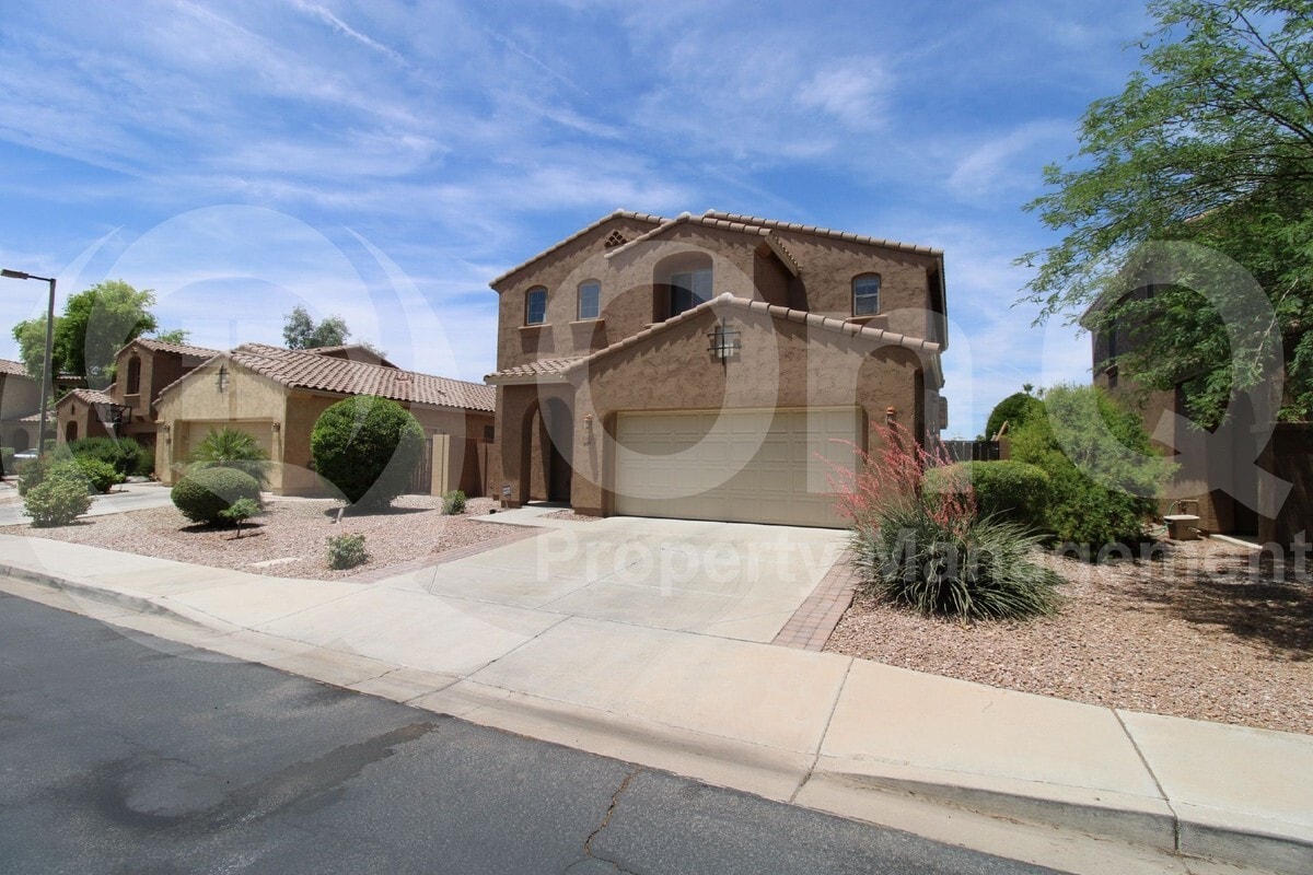 Primary Photo - 730 N Robins Way