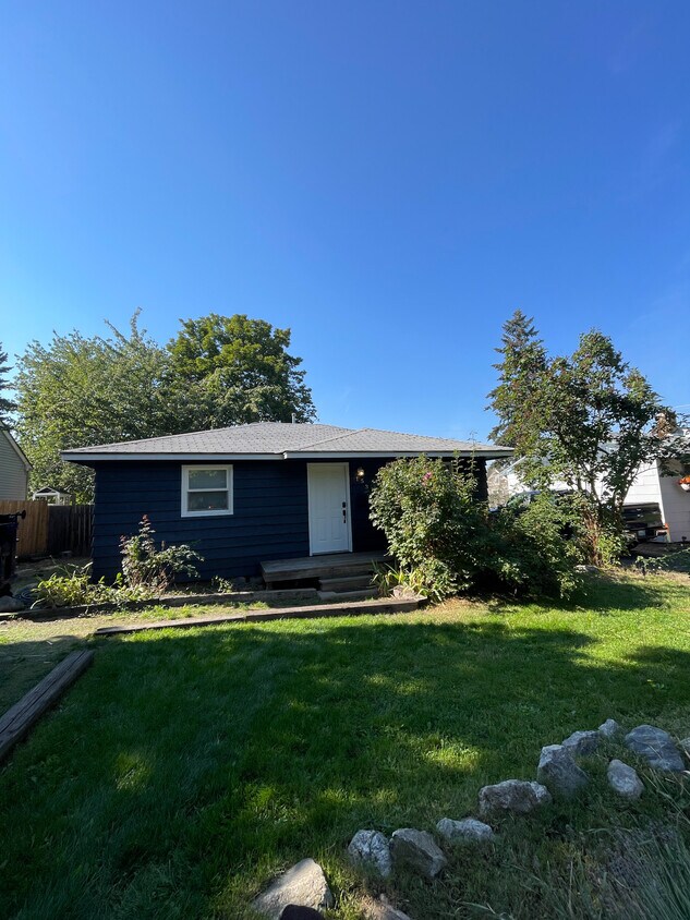 Primary Photo - 1531 N Cook St