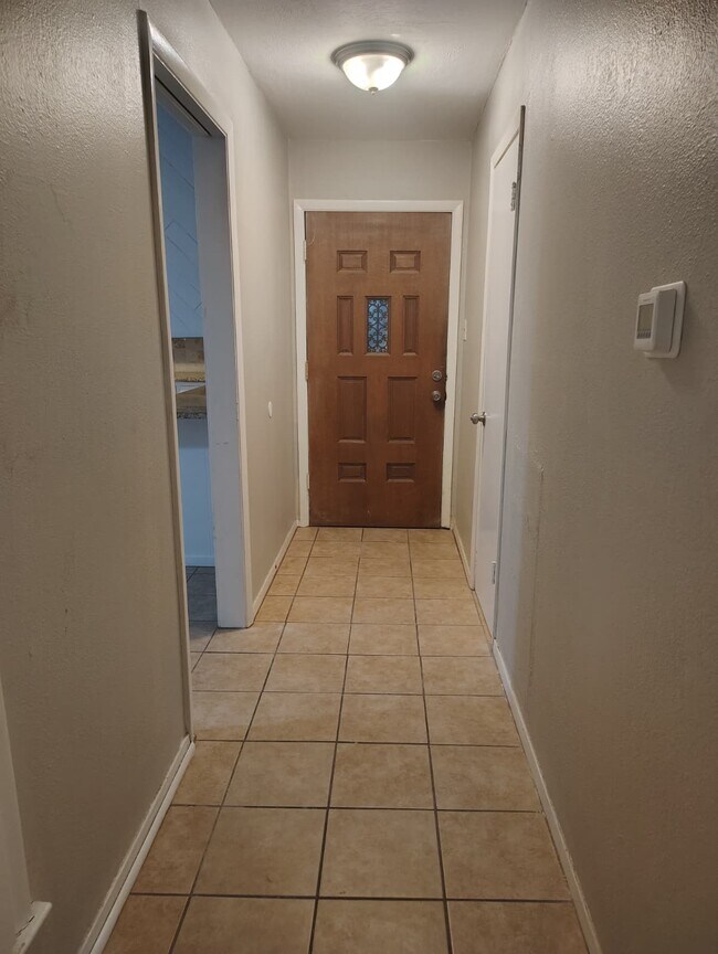 Building Photo - 1910 Easy St