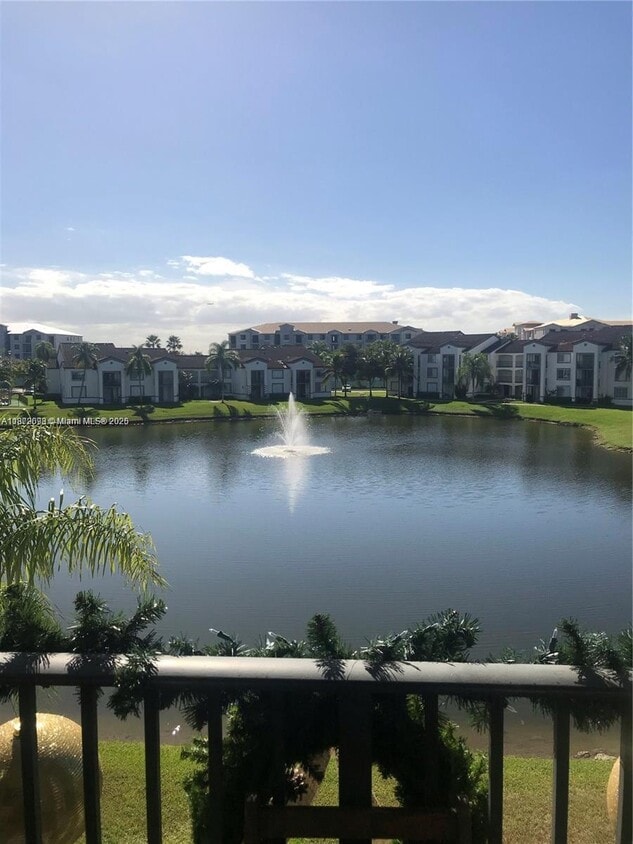 Foto principal - 4460 NW 107th Ave