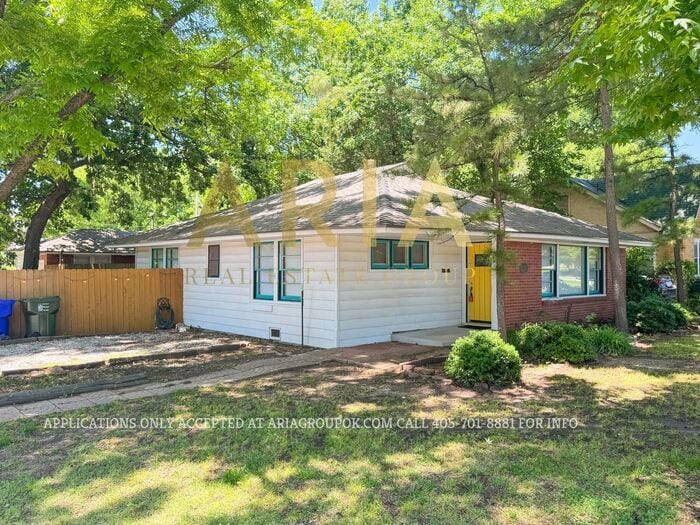 Primary Photo - *AVAILABLE NOW!!* 2 Bed/2 Bath Duplex Supe...