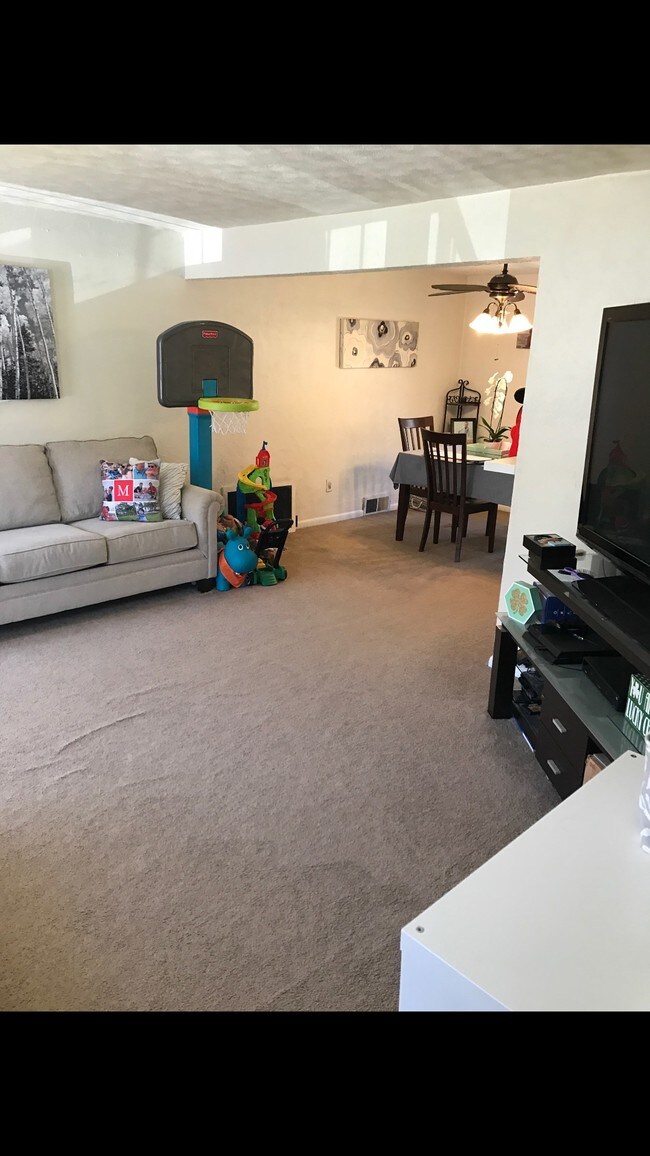 805 Killarney Dr, Pittsburgh, PA 15234 Townhome Rentals in Pittsburgh