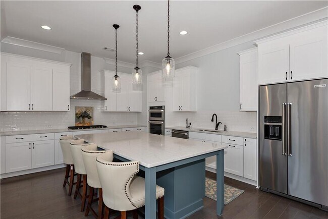 Building Photo - 6641 Sterling Dr