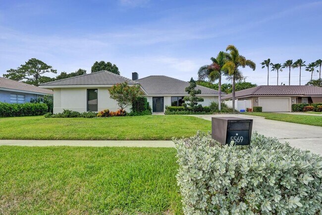 Building Photo - Boca Raton Beautifully Updated 4 Bedroom Pool Home
