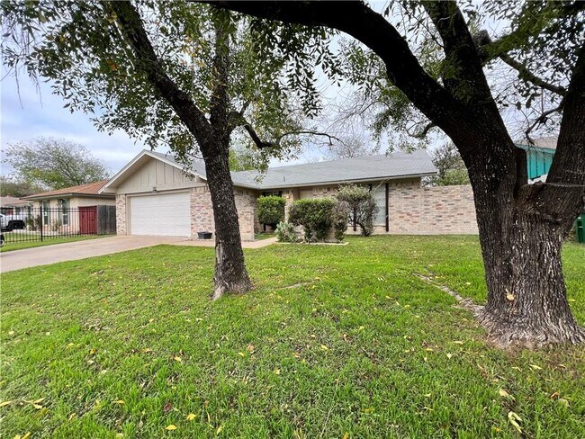 Foto del edificio - 1418 Rutland Dr